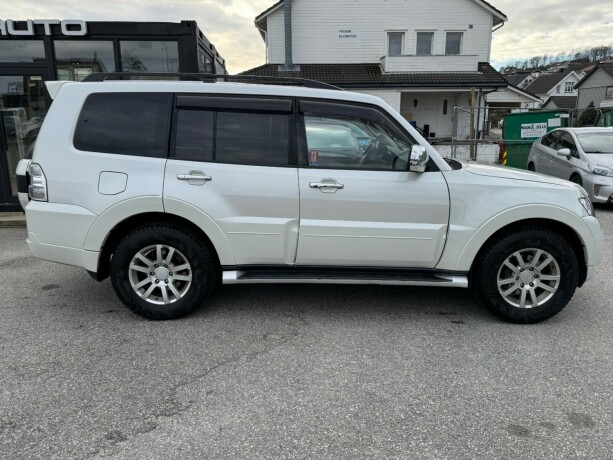 mitsubishi-pajero-diesel-2015-big-3