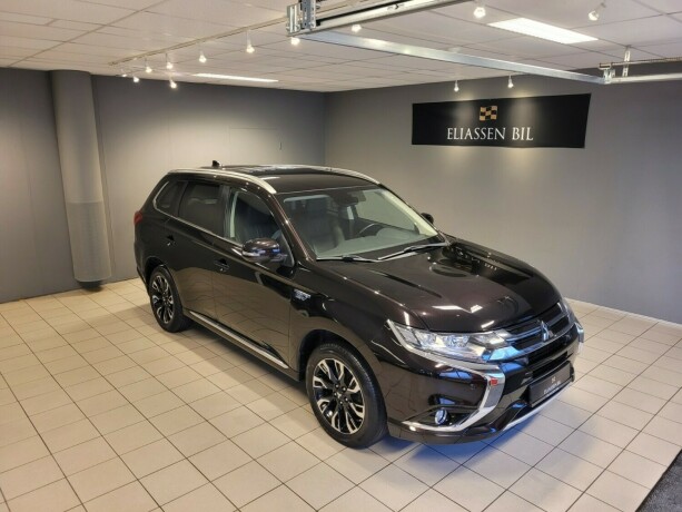 mitsubishi-outlander-elektrisitetbensin-2016-big-1