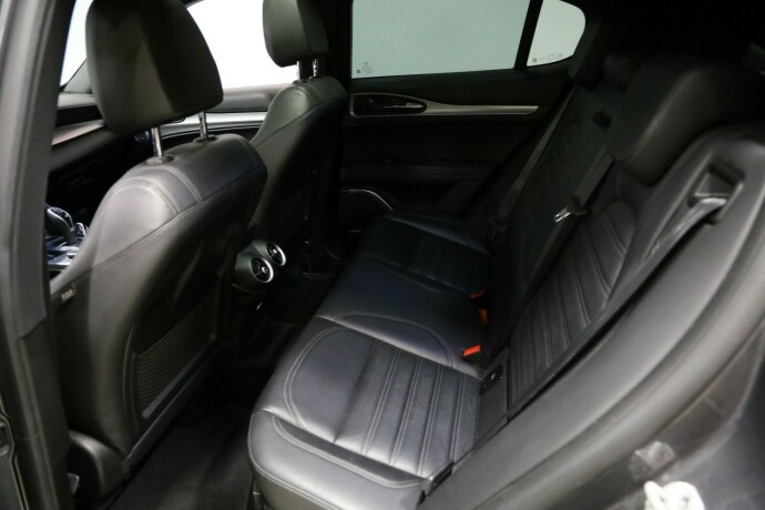 alfa-romeo-stelvio-diesel-2021-big-9