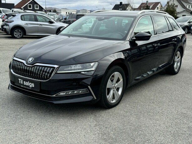 skoda-superb-elektrisitetbensin-2021-big-0