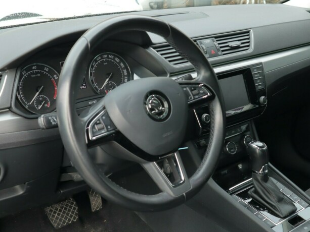 skoda-superb-bensin-2016-big-10