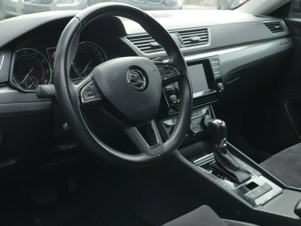 skoda-superb-bensin-2016-big-5