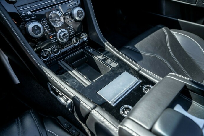aston-martin-dbs-bensin-2012-big-27