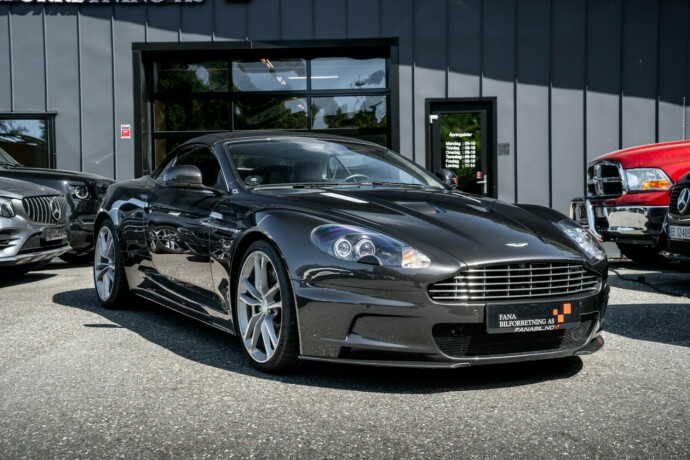 aston-martin-dbs-bensin-2012-big-42