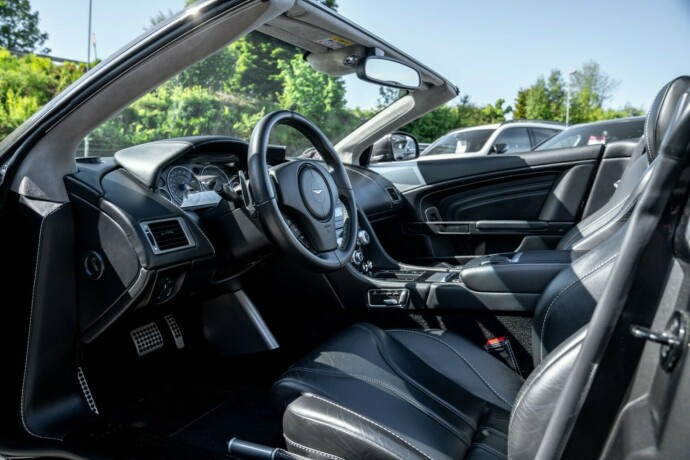 aston-martin-dbs-bensin-2012-big-19
