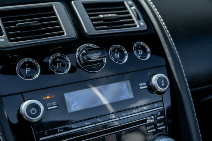 aston-martin-dbs-bensin-2012-big-29