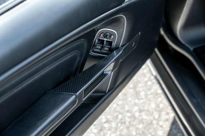 aston-martin-dbs-bensin-2012-big-22