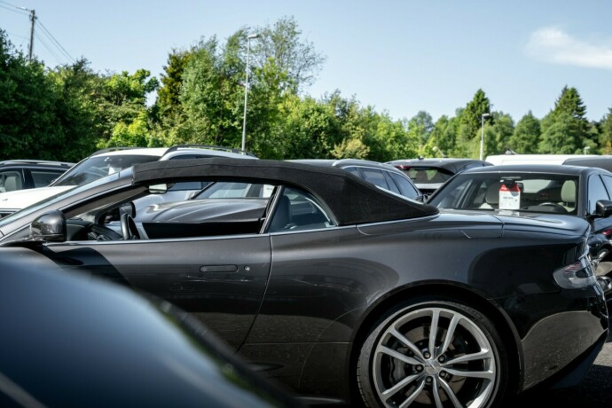 aston-martin-dbs-bensin-2012-big-39