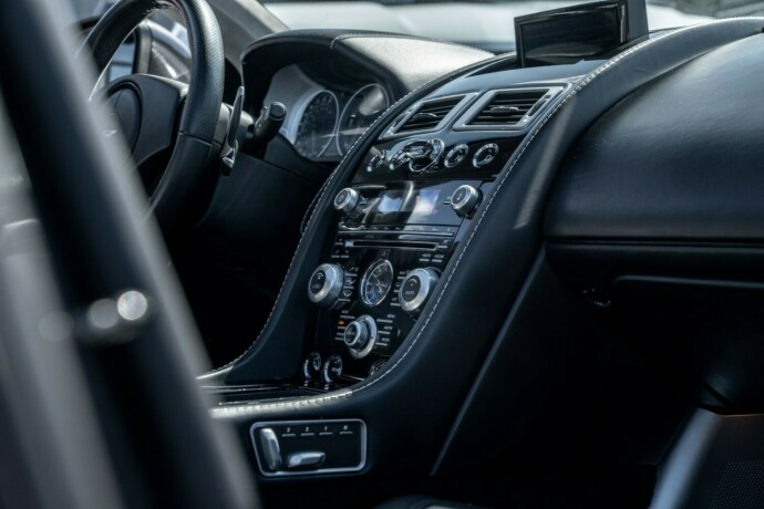 aston-martin-dbs-bensin-2012-big-37