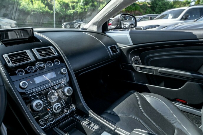 aston-martin-dbs-bensin-2012-big-25