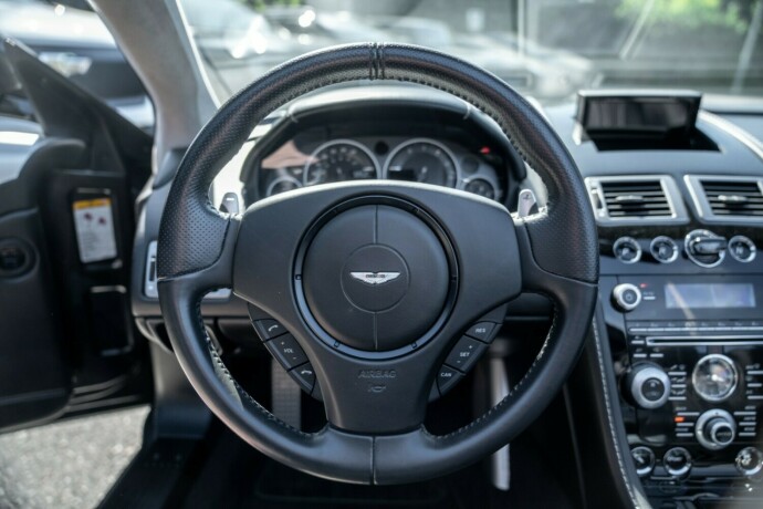 aston-martin-dbs-bensin-2012-big-23