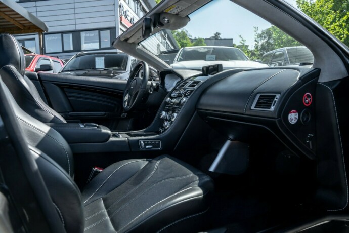 aston-martin-dbs-bensin-2012-big-36