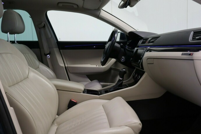 skoda-superb-diesel-2016-big-16