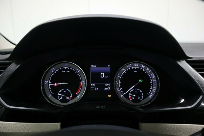 skoda-superb-diesel-2016-big-24