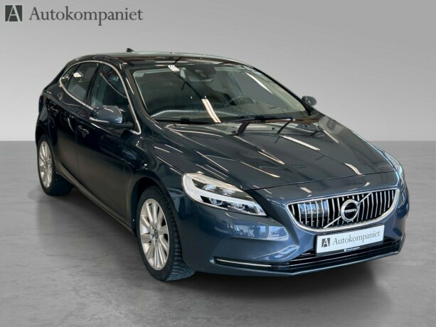 volvo-v40-bensin-2017-big-0