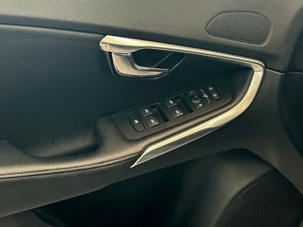 volvo-v40-bensin-2017-big-6
