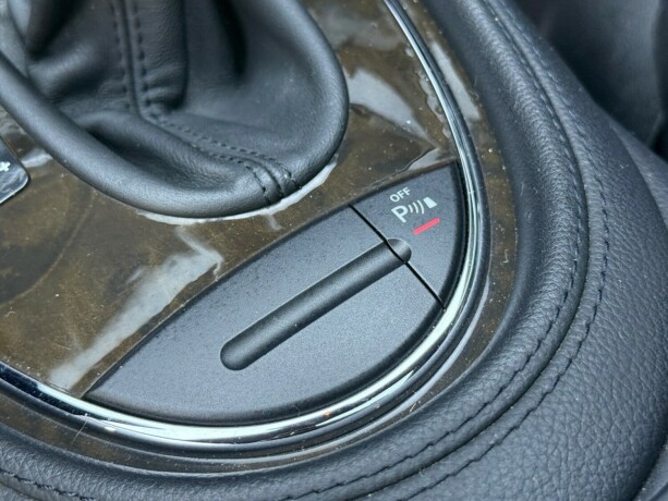 mercedes-benz-cls-bensin-2009-big-27