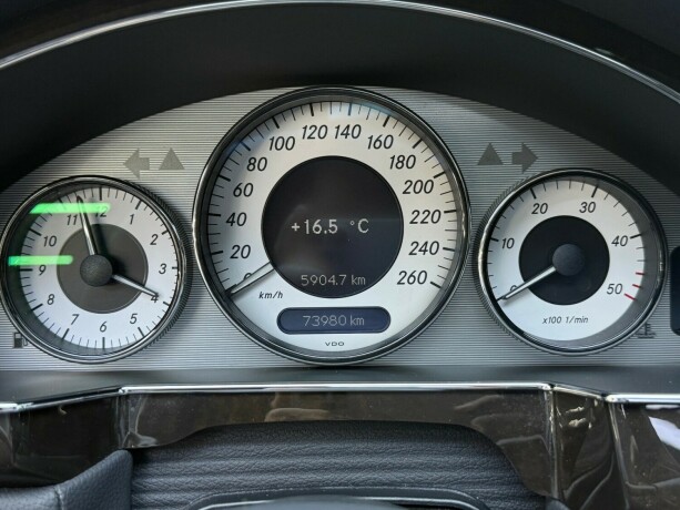 mercedes-benz-cls-bensin-2009-big-18