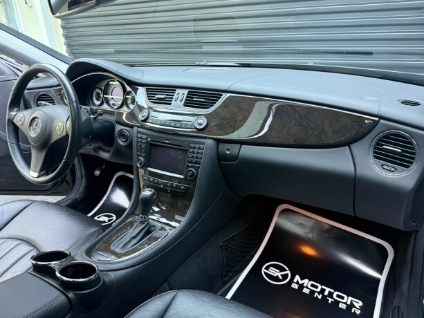 mercedes-benz-cls-bensin-2009-big-12