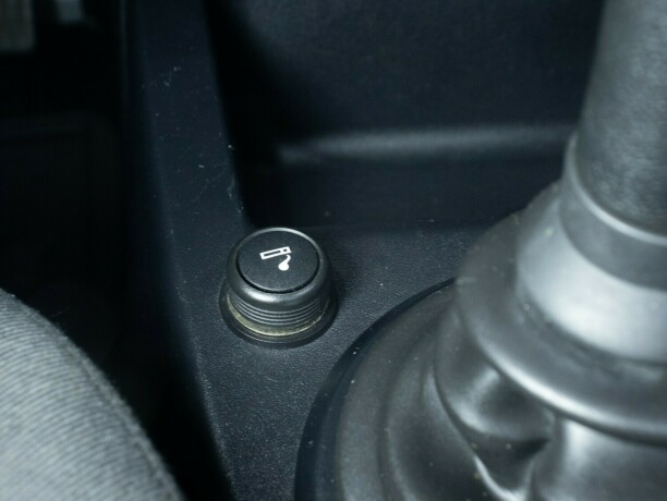 ford-fiesta-bensin-2005-big-29