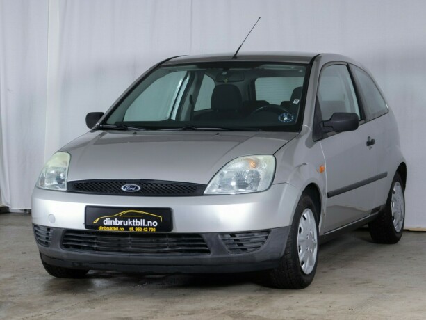 ford-fiesta-bensin-2005-big-1
