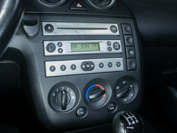 ford-fiesta-bensin-2005-big-31