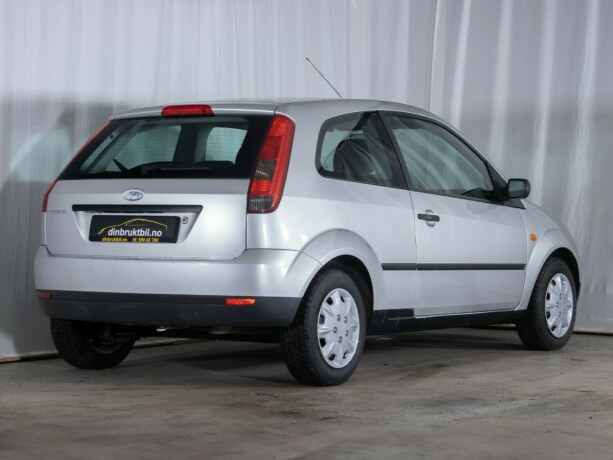 ford-fiesta-bensin-2005-big-6