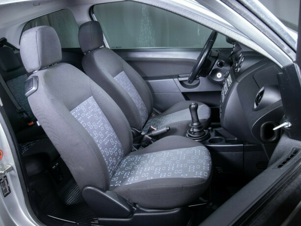 ford-fiesta-bensin-2005-big-14