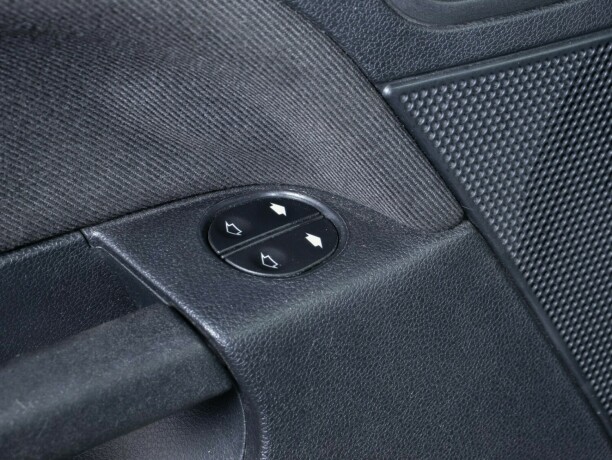 ford-fiesta-bensin-2005-big-28