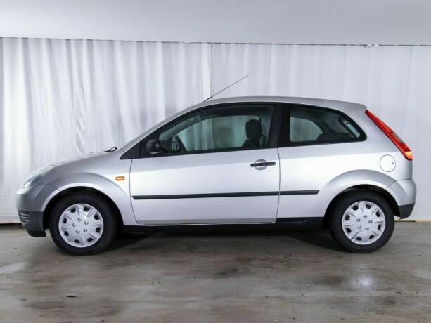 ford-fiesta-bensin-2005-big-4