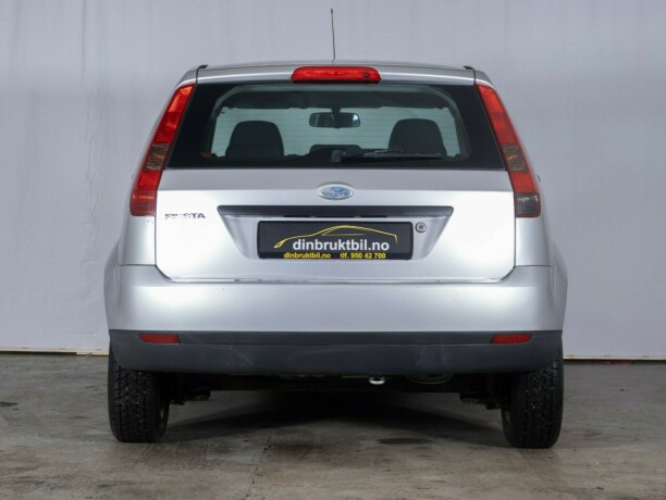 ford-fiesta-bensin-2005-big-3