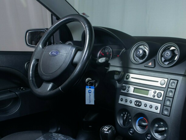 ford-fiesta-bensin-2005-big-16