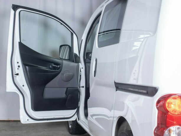 nissan-nv200-diesel-2015-big-24
