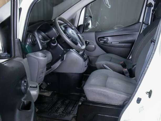 nissan-nv200-diesel-2015-big-32