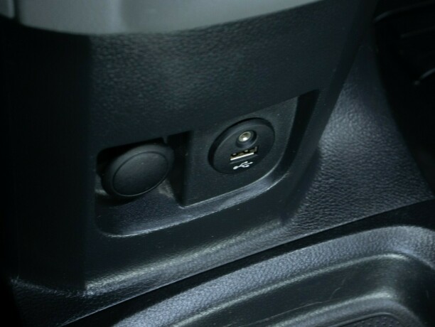 nissan-nv200-diesel-2015-big-29