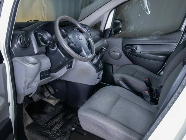 nissan-nv200-diesel-2015-big-31