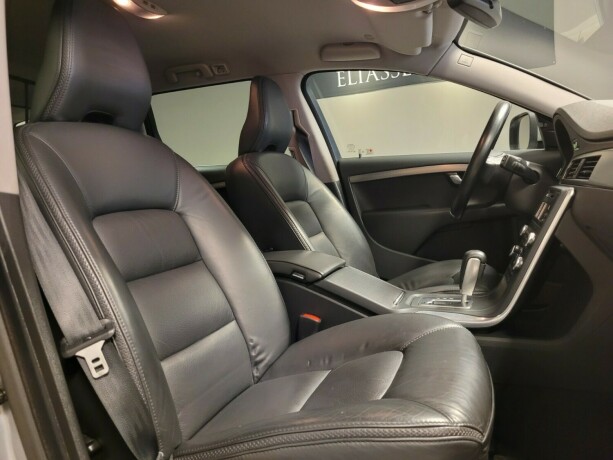 volvo-xc-70-diesel-2011-big-12