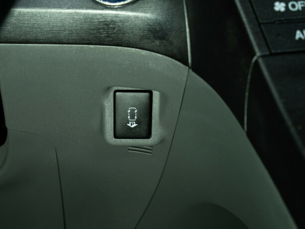 toyota-prius-bensin-2010-big-32