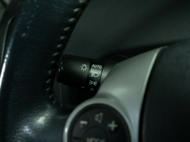toyota-prius-bensin-2010-big-33