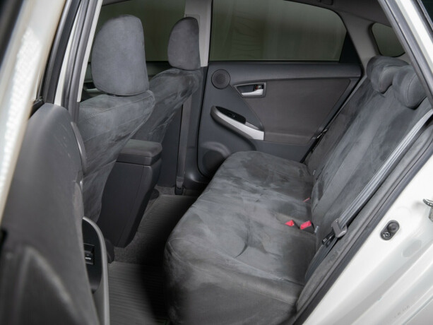 toyota-prius-bensin-2010-big-48