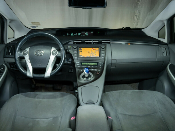 toyota-prius-bensin-2010-big-44