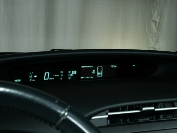 toyota-prius-bensin-2010-big-23