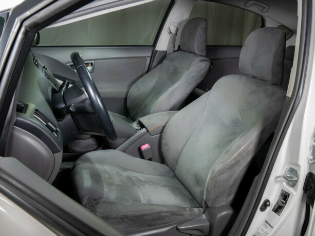 toyota-prius-bensin-2010-big-47