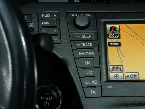 toyota-prius-bensin-2010-big-27
