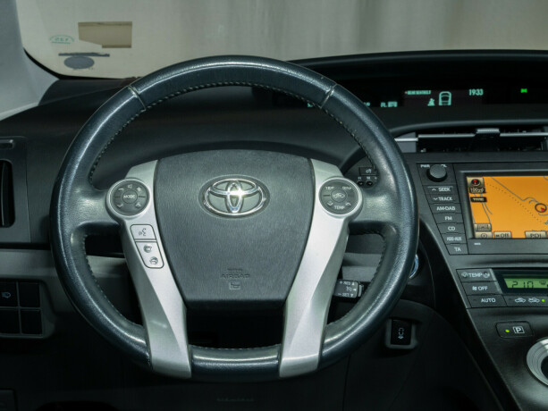 toyota-prius-bensin-2010-big-37