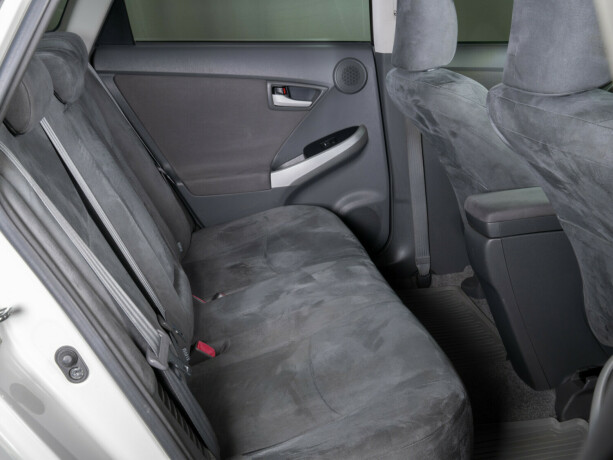 toyota-prius-bensin-2010-big-54