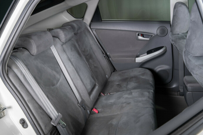 toyota-prius-bensin-2010-big-53