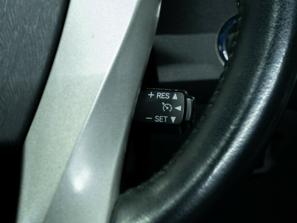 toyota-prius-bensin-2010-big-26