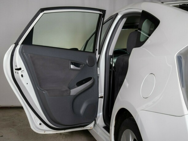 toyota-prius-bensin-2010-big-20