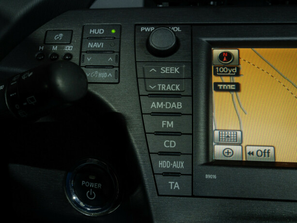 toyota-prius-bensin-2010-big-31